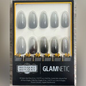 Glamnetic x Beetlejuice Beetlejuice: Shrinkers